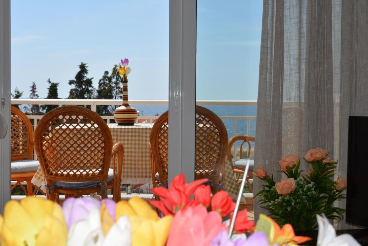 Panos Apartments Gerakini Luaran gambar