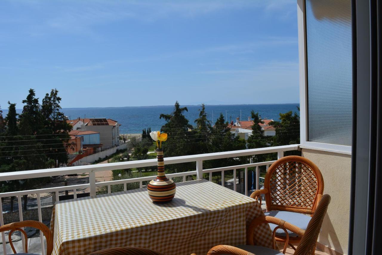 Panos Apartments Gerakini Luaran gambar